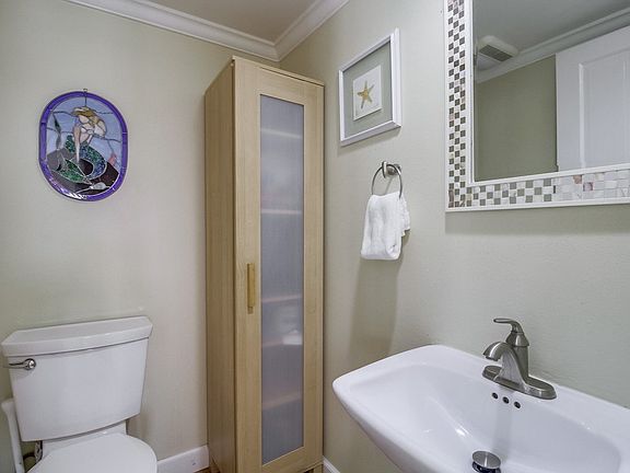 4th image of 824 Ostend Ct