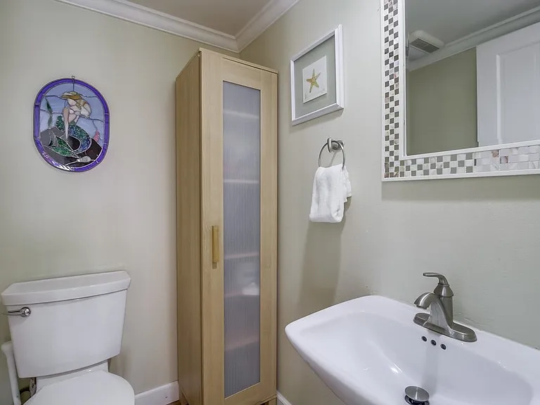 824 Ostend Ct — Photo 4