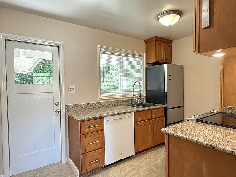 100 Belvedere Dr #7 — Photo 6