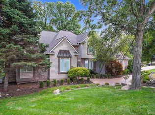 21720 Heatheridge Ln, Northville, MI 48167