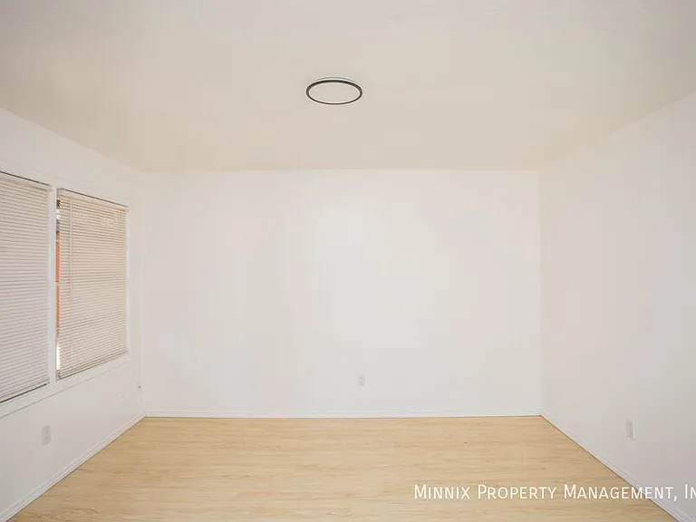 5005 Avenue W #3 — Photo 9