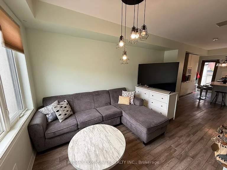 46 Sarah Jackson Cres — Photo 5