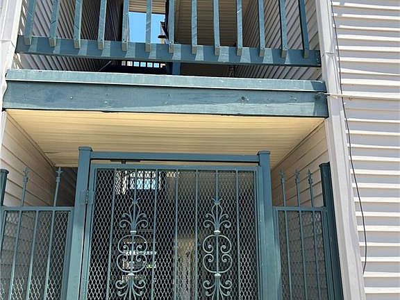 4th image of 2330 Edenborn Ave #201
