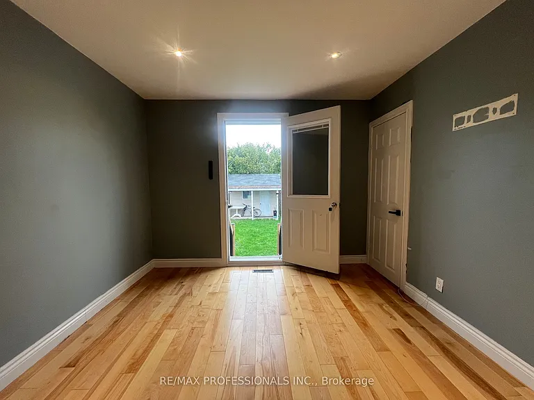 78 Athol Ave — Photo 26