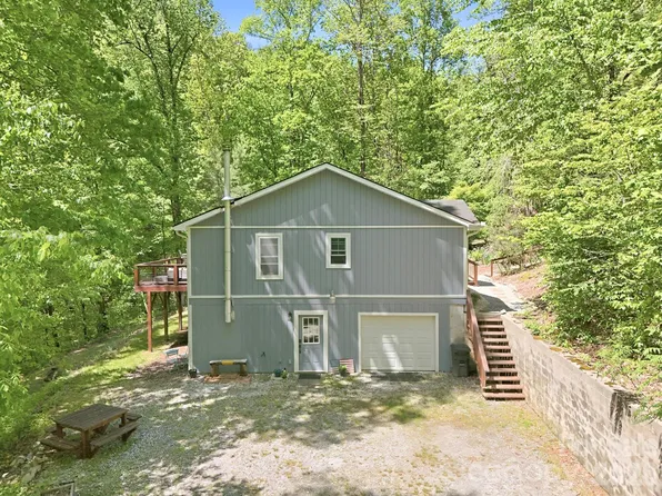 302 Rich Mountain Rd, Flat Rock, NC 28731