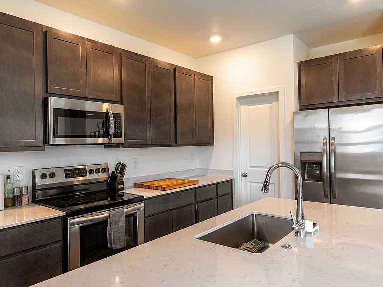 2560 Canfield Ln — Photo 23