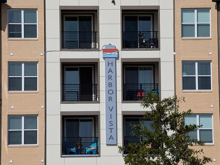 Harbor Vista at Crawford Street — Photo 40