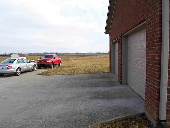 4th image of 1005 Caroline Dr