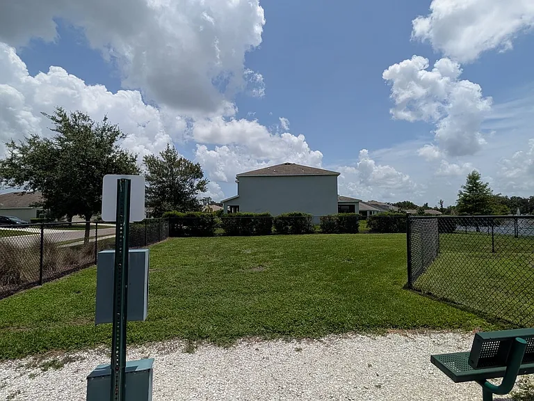 2836 Greenleaf Ter — Photo 44