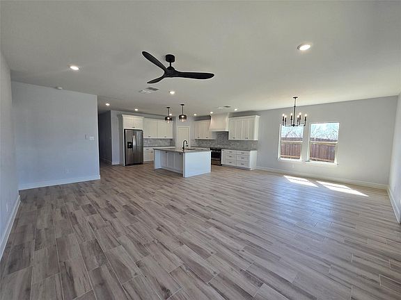 3rd image of 2505 Oakwood Ter