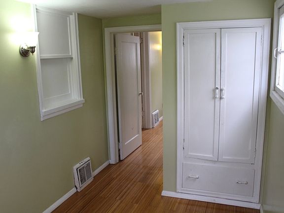3rd image of 577 E Stratford Ave