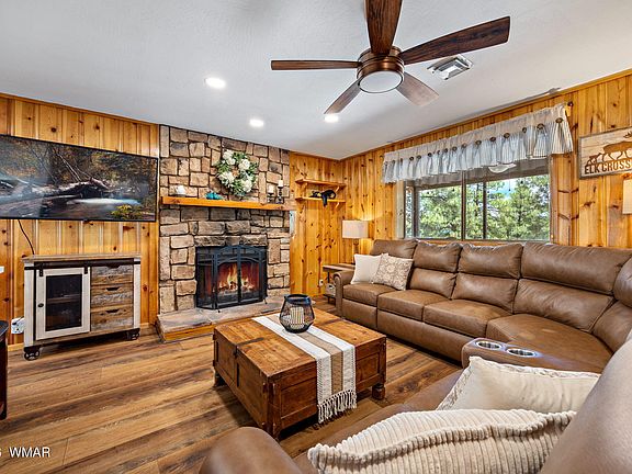 2nd image of 2527 Chiricahua Dr