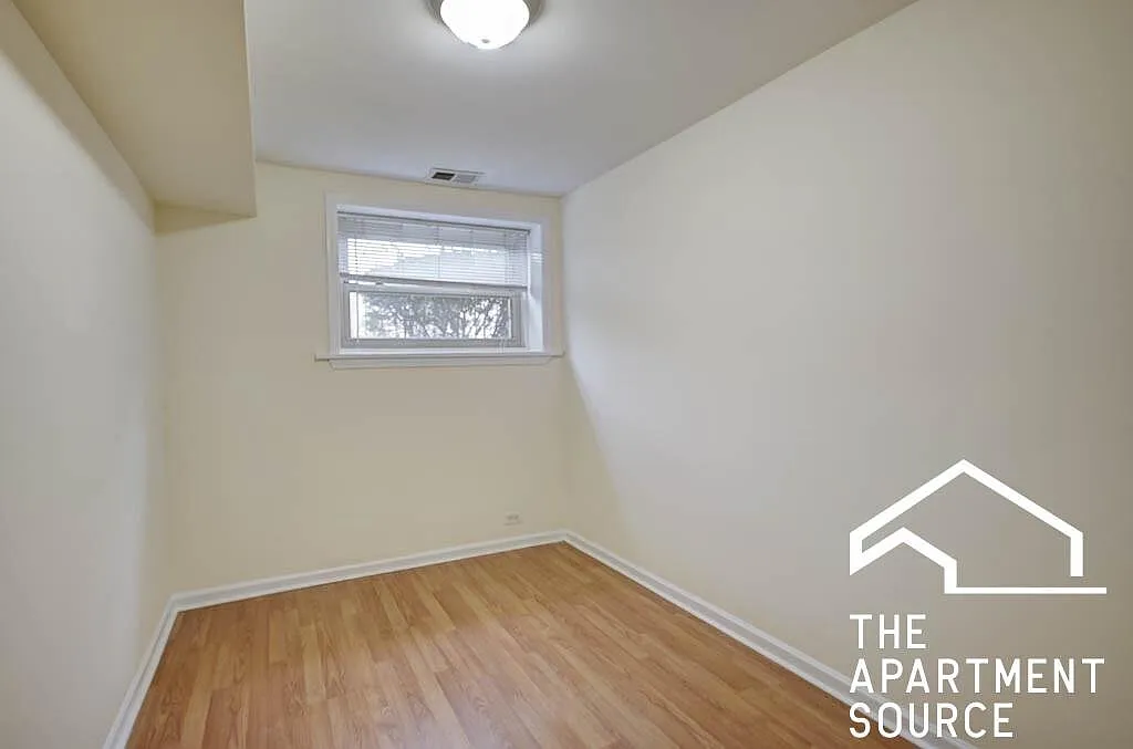 Spacious 3 Bed Condo in Chicago - 3045 W Logan - Available 10/1 - $2495/mo — Photo 4