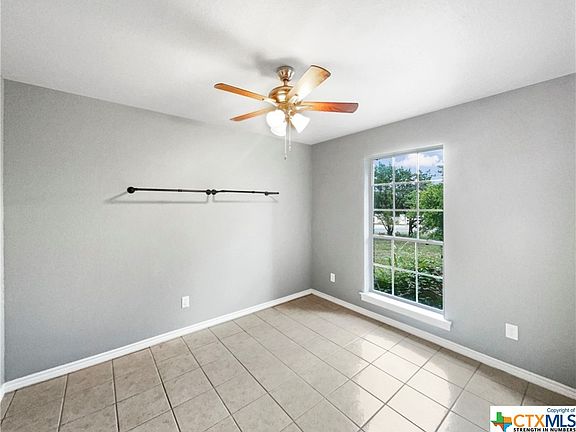 5th image of 649 Hilltop Dr