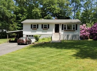 3 William Penn Ct, Hyde Park, NY 12538