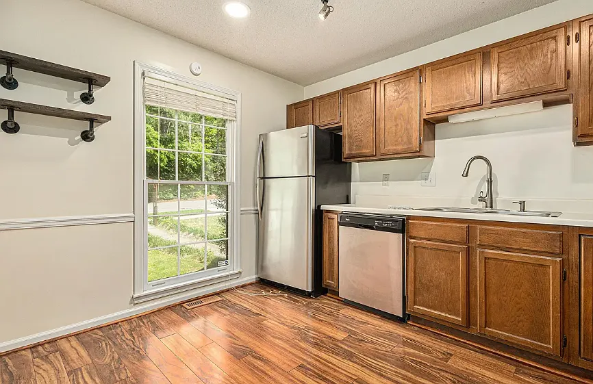 1629 Ashwood Lane — Photo 4