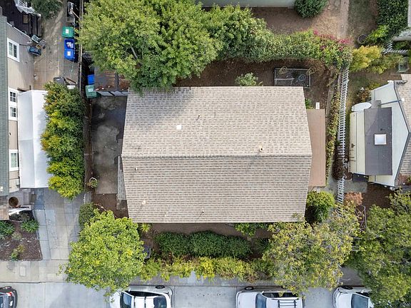 2nd image of 3015 Elm St