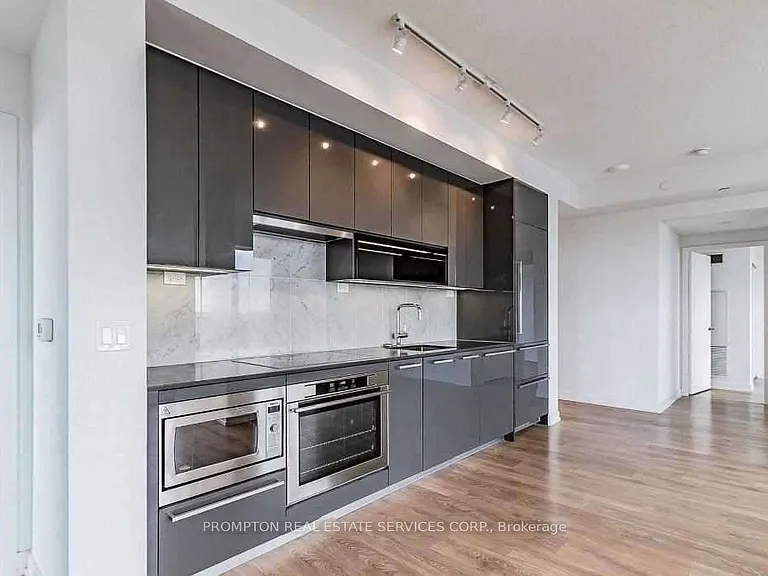 117 McMahon Dr #2702 — Photo 1