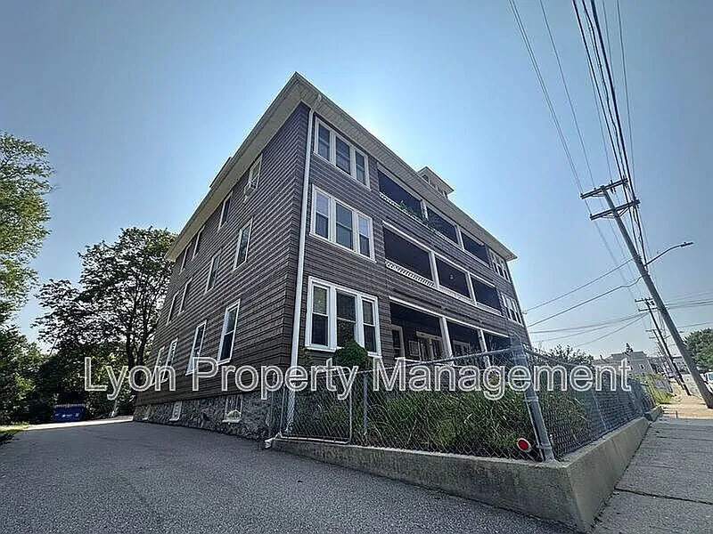 352 Manville Rd #2R