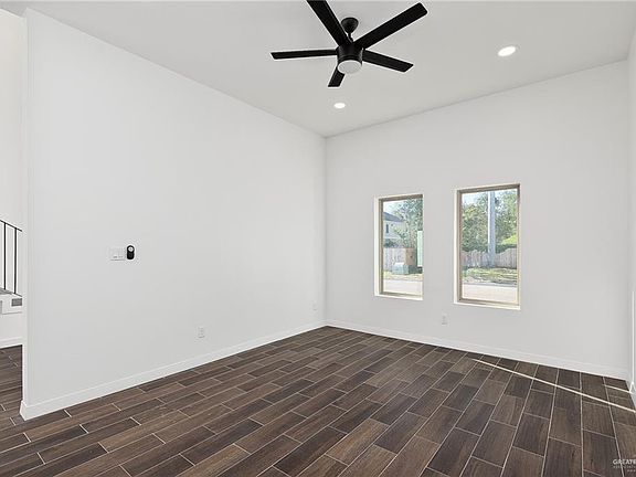 5th image of 819 Santa Lucia Cir