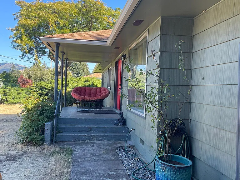 1713 Eugene St — Photo 21