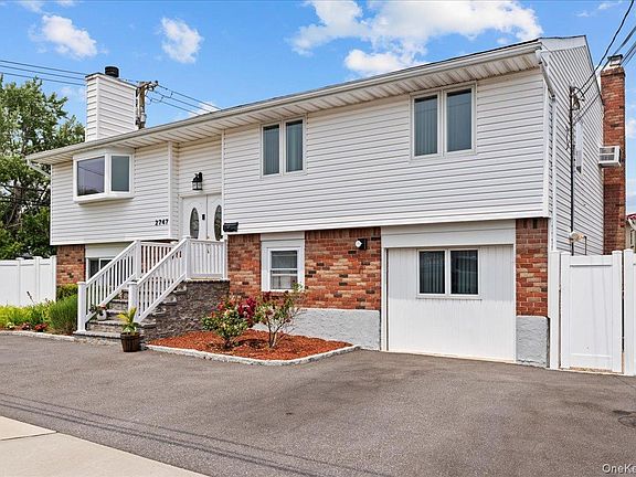 3rd image of 2747 Barbara Road