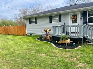 907 Kelly Hill Rd, Clendenin, WV 25045