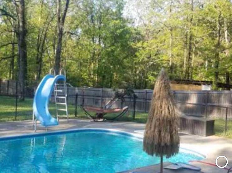 1st image of 109 Parkway Sq