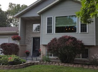 102 Manor Ct, Slinger, WI 53086