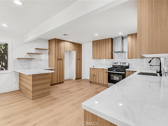 4th image of 16900 Labrador St