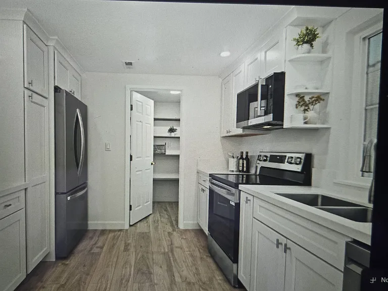 1010 Polk Ln — Photo 3