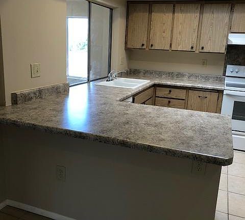 4th image of 10940 W Roundelay Cir