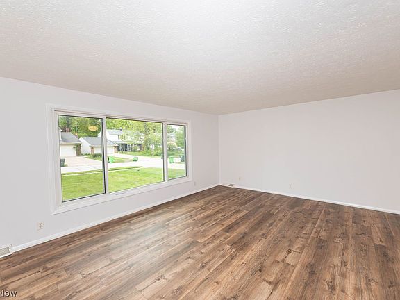 5th image of 1639 Windsor Dr