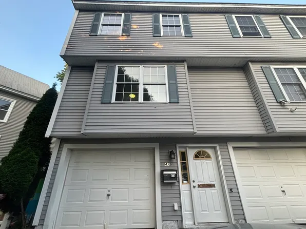 47 W 6th St #A, Lowell, MA 01850