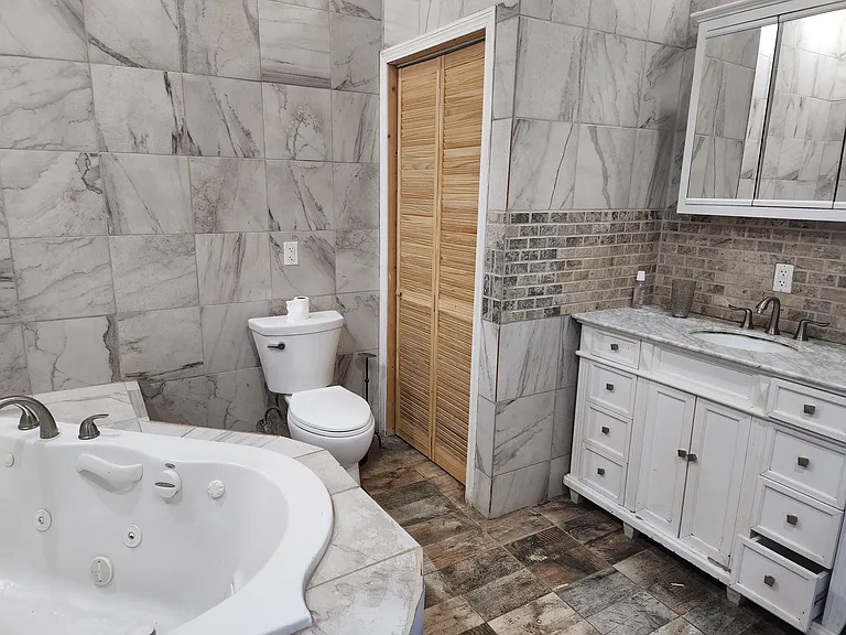 213 Worthington St #4R — Photo 2