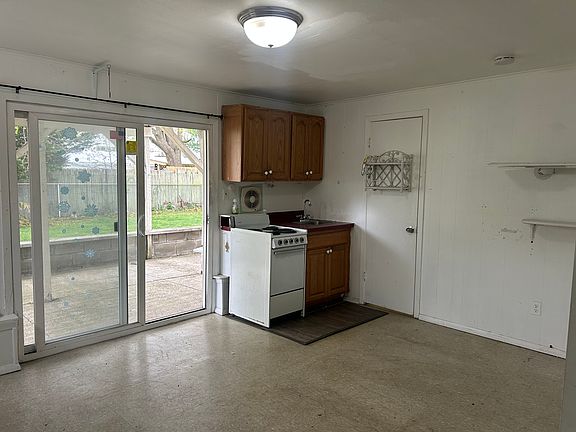 4th image of 1003 11th St