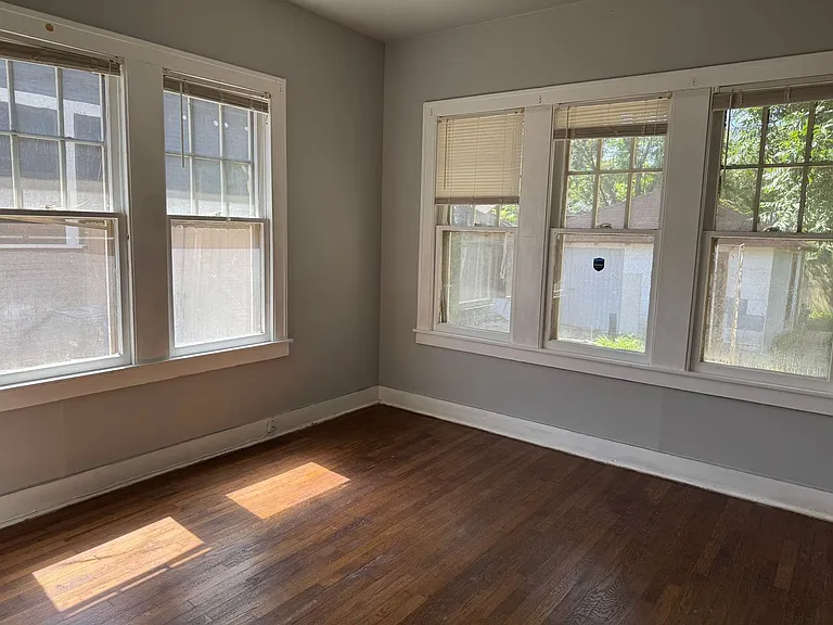 942 Bailey Ave — Photo 12