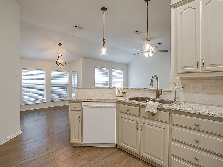 3212 Riverwood Dr — Photo 16