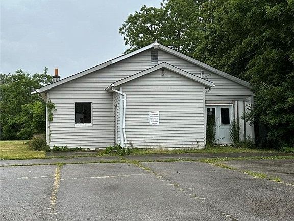 3rd image of 306 Lee Ln