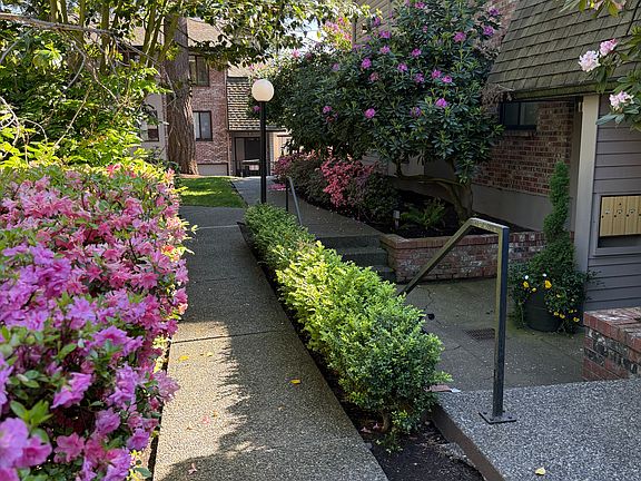 Walkway between buildings