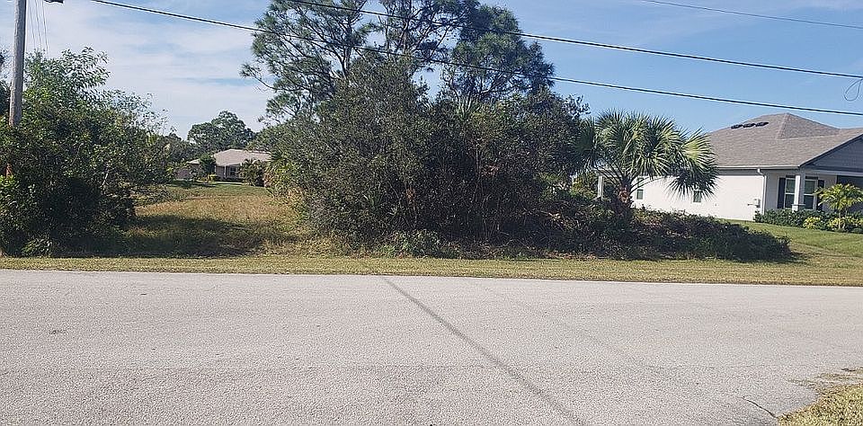 1st image of 5851 NW Zenith Dr