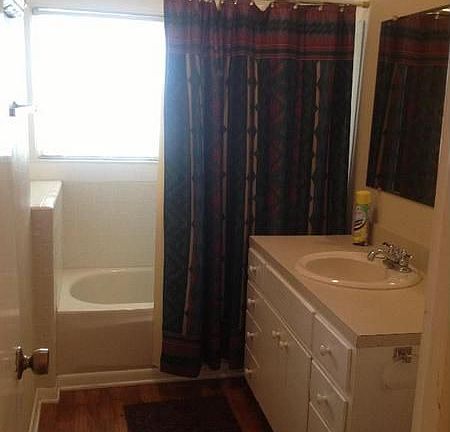 5th image of 522 E Leslie St