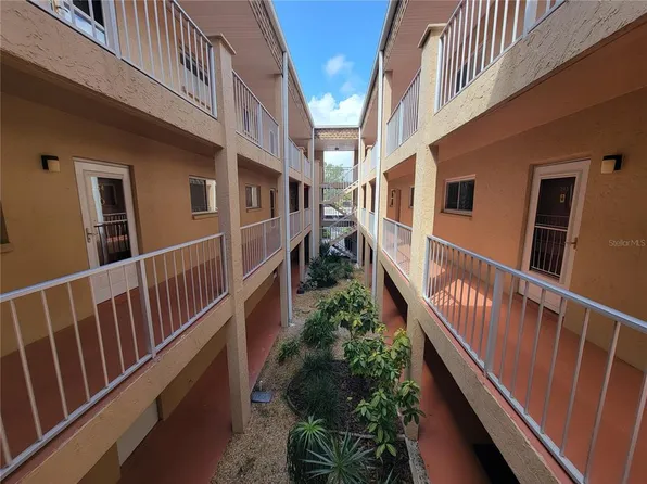 1520 Glen Oaks Dr E #C-252, Sarasota, FL 34232