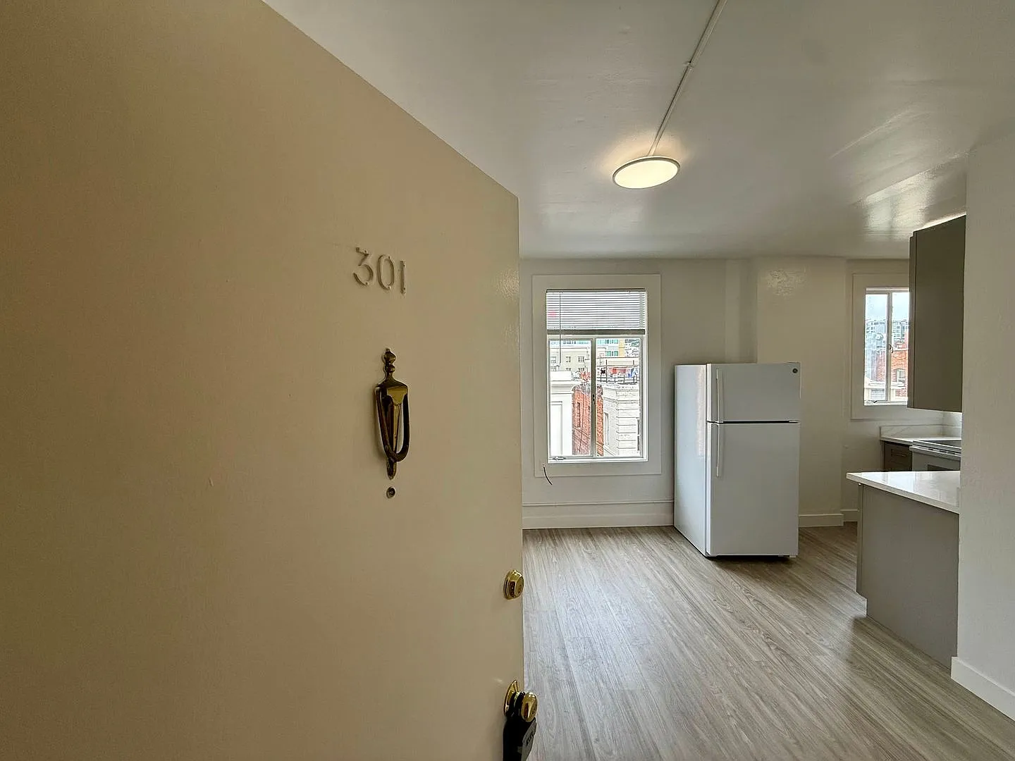 Chinatown 1BR w/ Updated Kitchen & Bathroom! — Photo 2