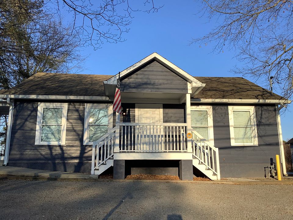House facing South Atlanta street