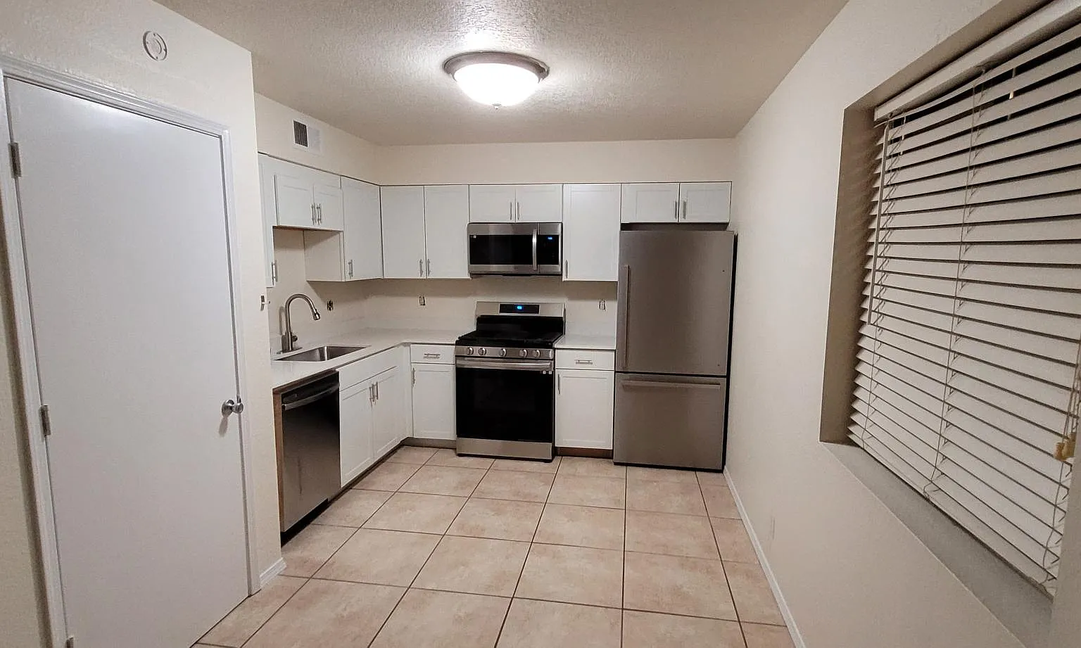 12113 Menaul Blvd NE — Photo 1