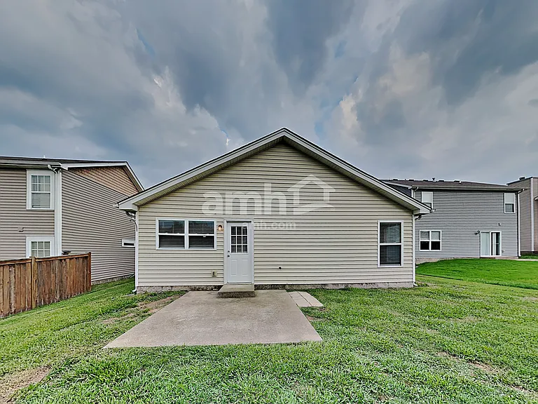 2104 Erin Ln — Photo 16