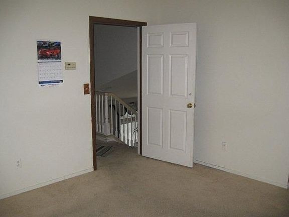 3rd image of 209 Shadow Hill Cir