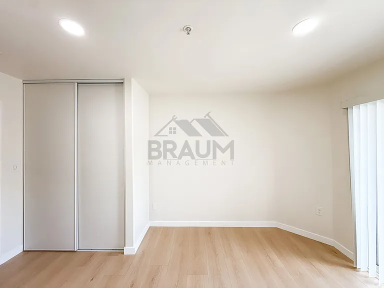7323 WINNETKA — Photo 26