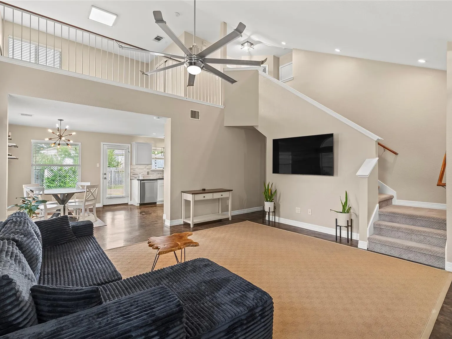 3 bed, 2.5 bath, 1745 sqft, $2,200 — Photo 4